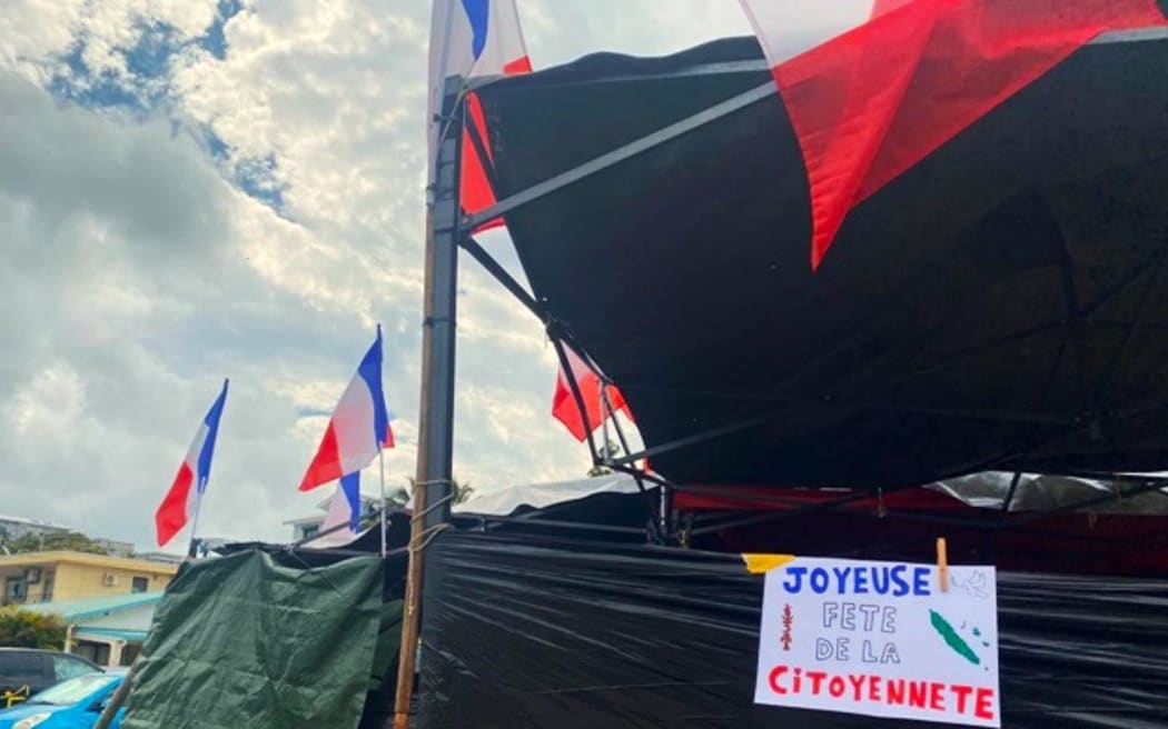 French flags in Tuband neighbourhood in Nouméa – PHOTO NC La 1ère