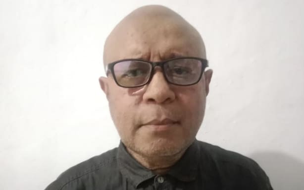 Paul Mambrasar, direktur kelompok advokasi hak asasi manusia Elsham Papua.