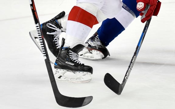 The NHL and 100 former players have come to agreement over a head injuries suffered in the game.