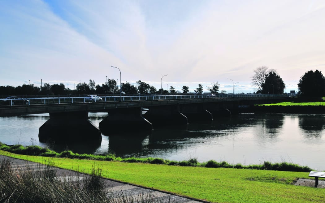 The Landing Road Bridge is the main route in and out of Whakatāne and its failure during an emergency causes concern for many residents.