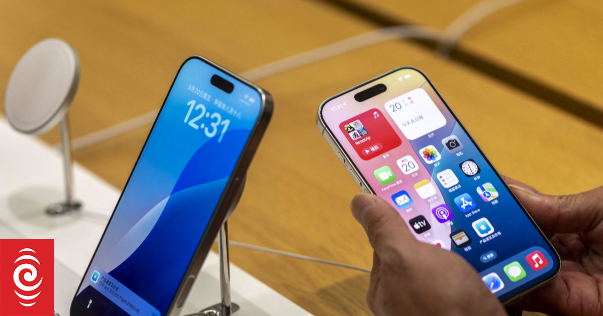 Apple pulls AI-generated news notifications after generating fake headlines