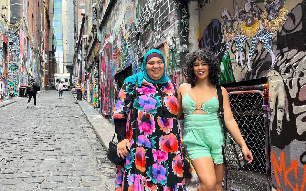 آية الجلبي ووالدتها سيبا