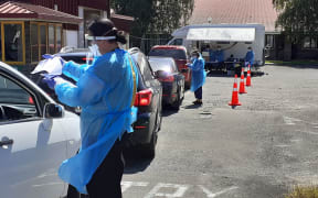 Drivers queue for Covid-19 testing by Māori health provider Te Oranganui in Whanganui.