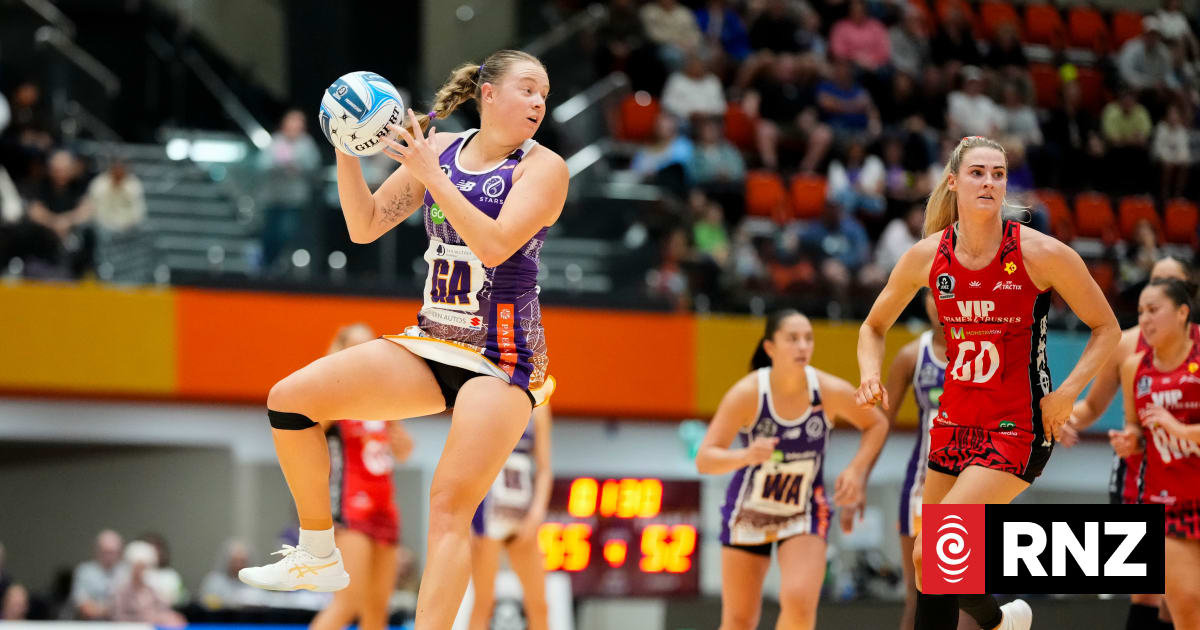 Netball: Stars spurred on by tragedy and adversity upset Tactix | RNZ