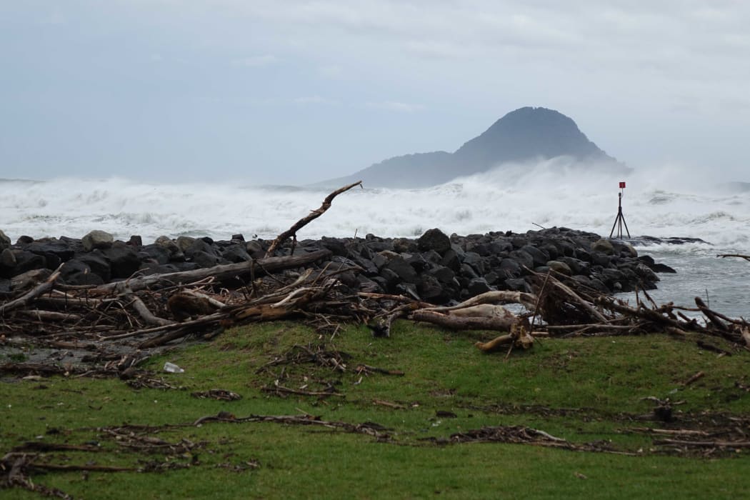 Sea swell at mouth of Whakatane River as Cyclone Pam arrives.
