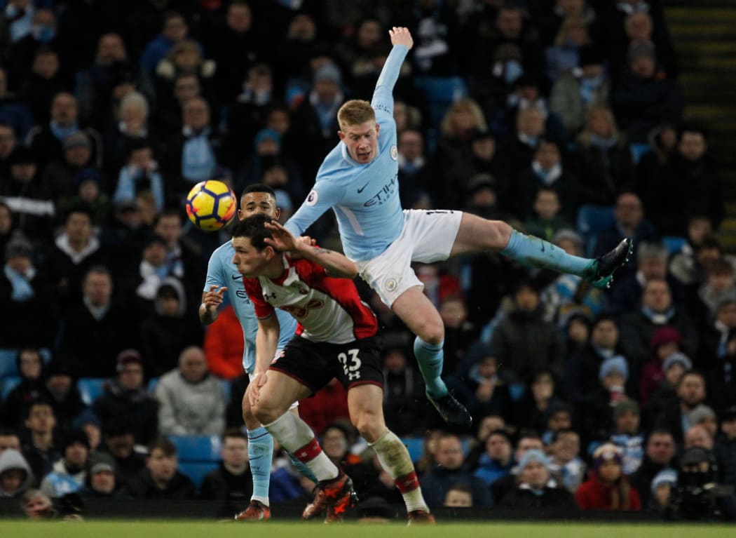 Manchester City's Kevin De Bruyne climbs high