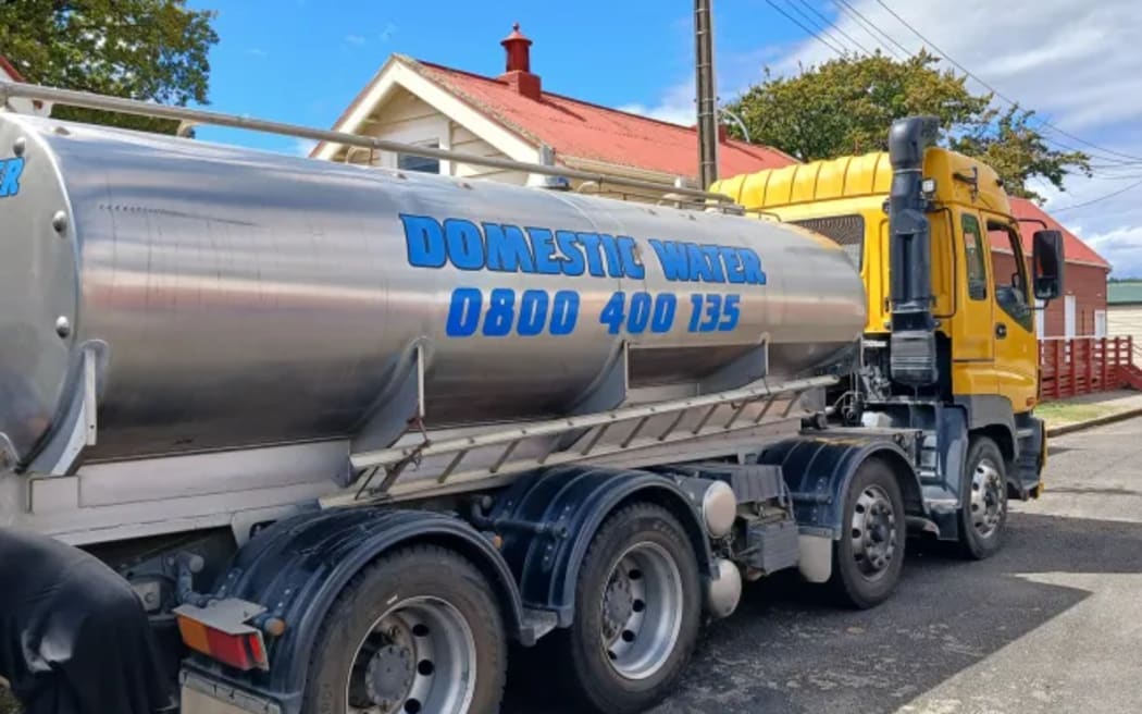A lower North Island town with smelly, muddy-tasting tap water will have supplies trucked in from a neighbouring town from next week.