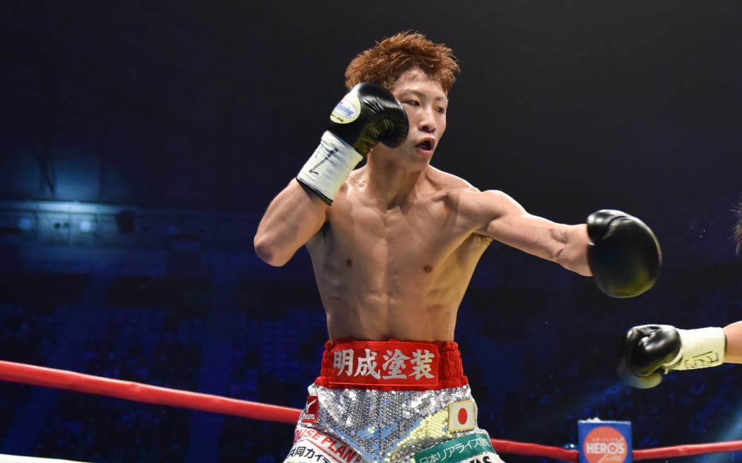 (L-R) Naoya Inoue, Kohei Kono (JPN),
DECEMBER 30, 2016 - Boxing :
Naoya Inoue of Japan in action against Kohei Kono of Japan during the third round of the WBO super flyweight title bout at Ariake Colosseum in Tokyo, Japan. (Photo by Hiroaki Yamaguchi/AFLO)