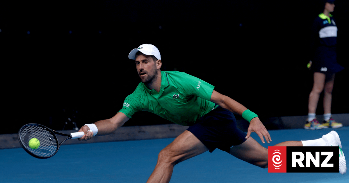 Djokovic through to Australian Open semi-finals