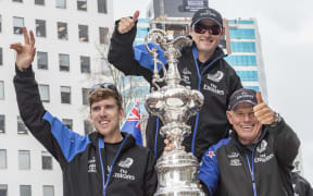 Team New Zealand with Auld Mug after winning the America's Cup in 2017.