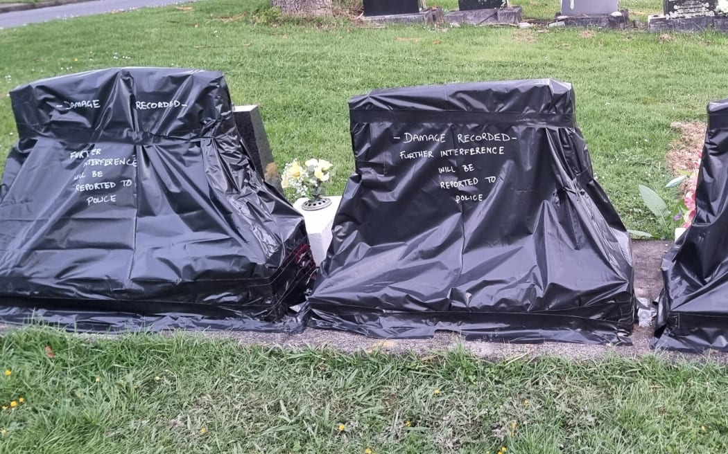 The graves of Kiwi motorsport legend Bruce McLaren and his wife were vandalised at Waikumete Cemetery in Auckland.