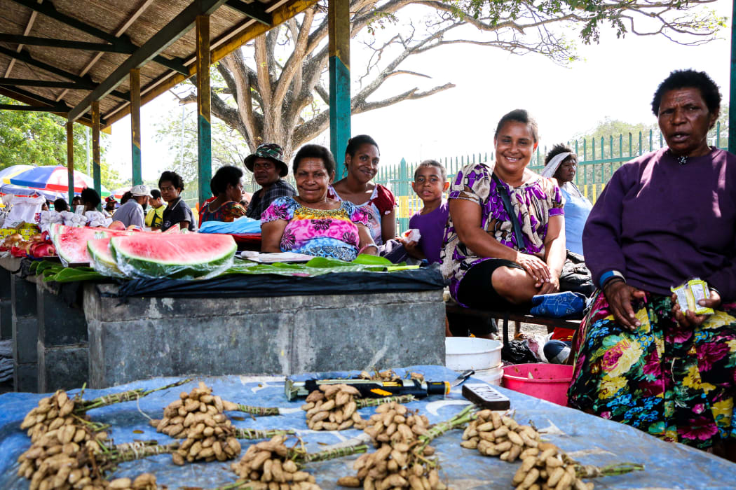Women in PNG at a market