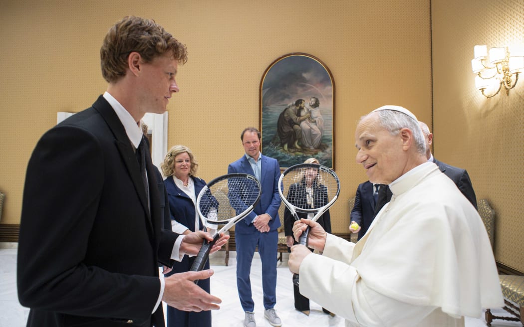 This photo taken and handout on May 14, 2025 by The Vatican Media shows Pope Leo XIV during a private audience with Italy's tennis player Jannik Sinner, in The Vatican. (Photo by Handout / VATICAN MEDIA / AFP) / RESTRICTED TO EDITORIAL USE - MANDATORY CREDIT "AFP PHOTO / VATICAN MEDIA" - NO MARKETING - NO ADVERTISING CAMPAIGNS - DISTRIBUTED AS A SERVICE TO CLIENTS