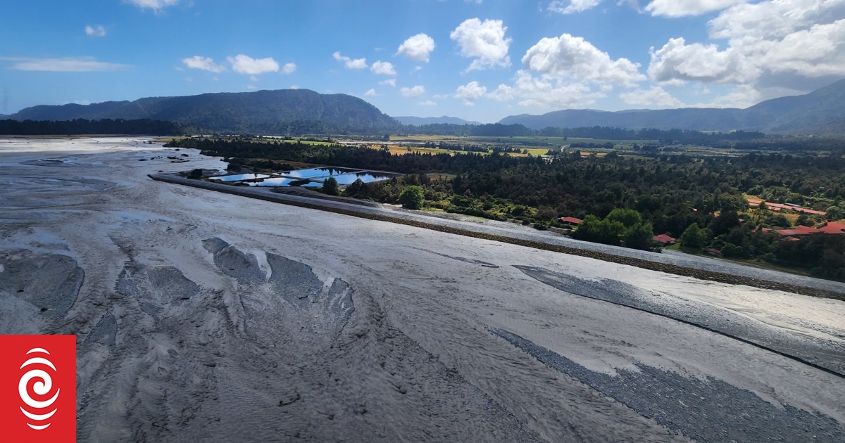 Councillor says Franz Josef residents could be forced to dig long drops - Vimarsana News