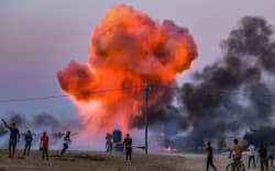Palestinians use improvised explosive devices amid clashes with Israeli security forces in Khan Yunis in the southern Gaza Strip on September 27, 2023, following a protest near the border fence. (Photo by SAID KHATIB / AFP)