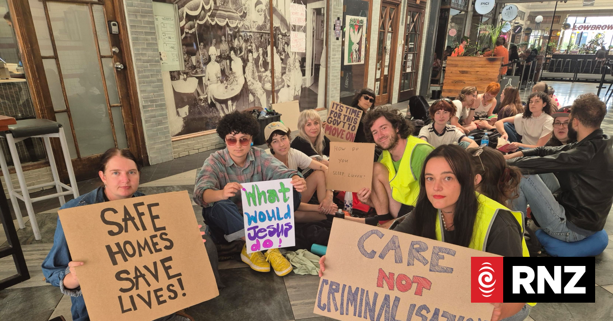 Aucklanders protest government's move-on orders for rough sleepers
