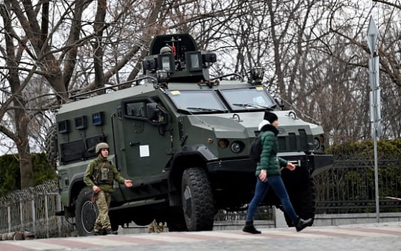 Ukrainian Military Forces servicemen block a road in the so-called government quarter in Kyiv on February 24, 2022 as Russia's ground forces invaded Ukraine from several directions today,