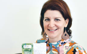 Gisborne Mayor Rehette Stoltz holds up the handwritten letter and $20 she received in the mail from a concerned Auckland resident.