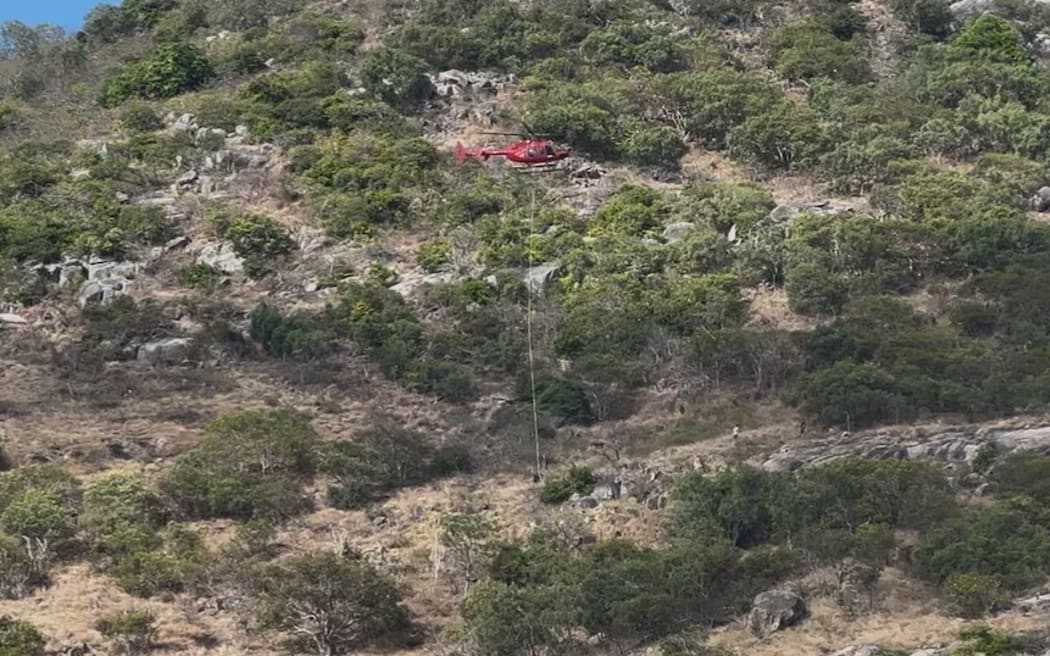 A helicopter searches for the missing cruise ship passenger on Lizard Island on Sunday, October 26. (ABC Supplied: Traci Ayris)