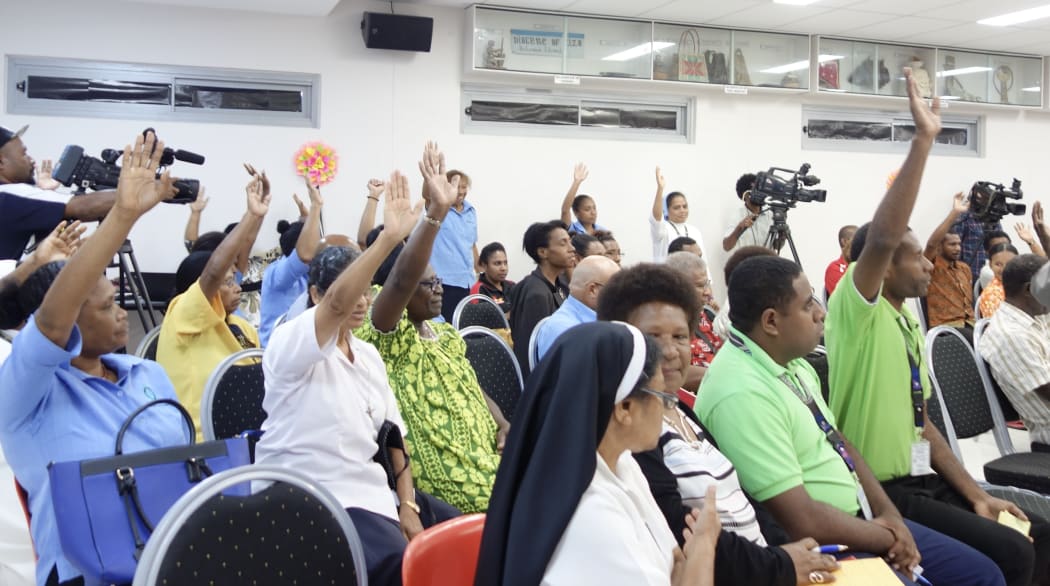 Participants vote on statement imploring Australia to act over Manus refugees