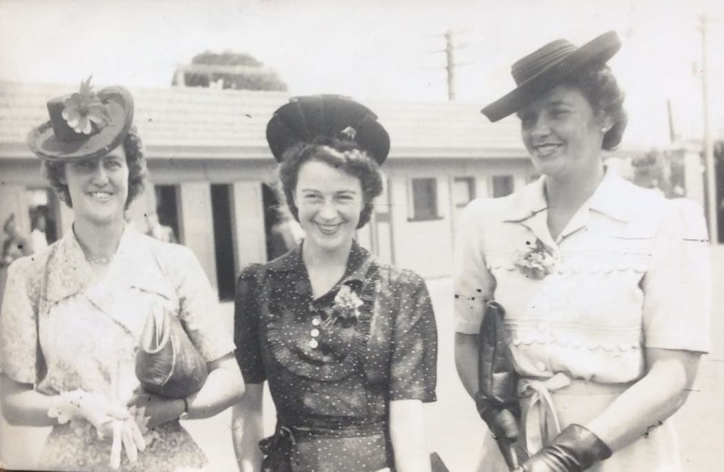 Patrol in Willis Street, 1944. Left: Jan Sneddon, (m. Pope), centre: Marie Storey