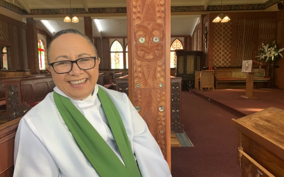 Poihaere Knight nō Rongowhakaata, Ngāti Pōrou.