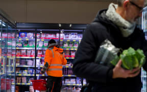 Supermarket shoppers