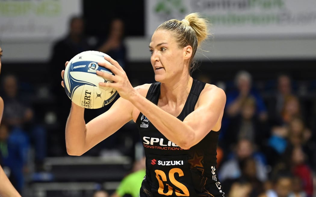 Caitlin Bassett playing for the Magic.