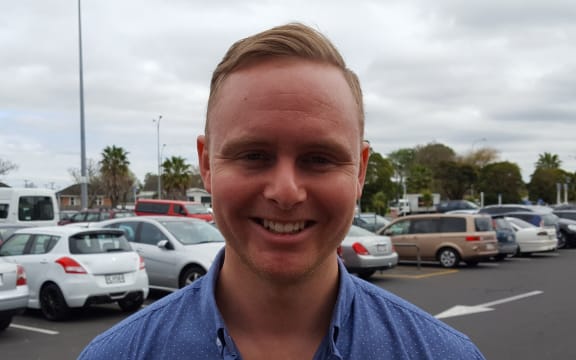 Independent Matthew Cross says there's been few chances to line up against the incumbents.