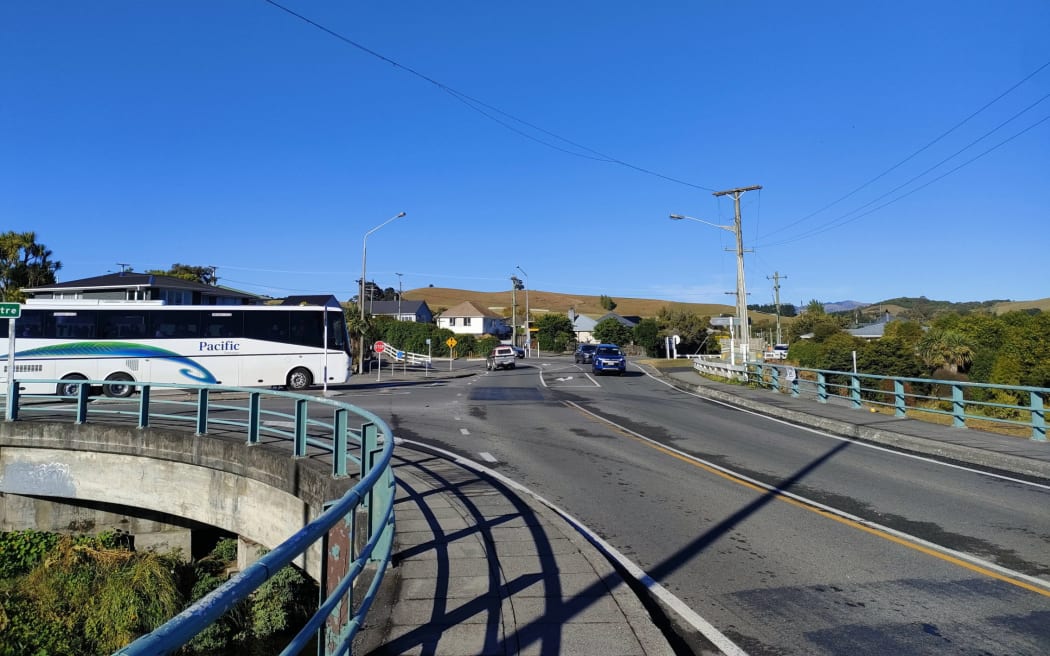 Looking south from Beach Road, Kaikōura, where it becomes Churchill Road, with West End on the left. Ludstone Road is on the right