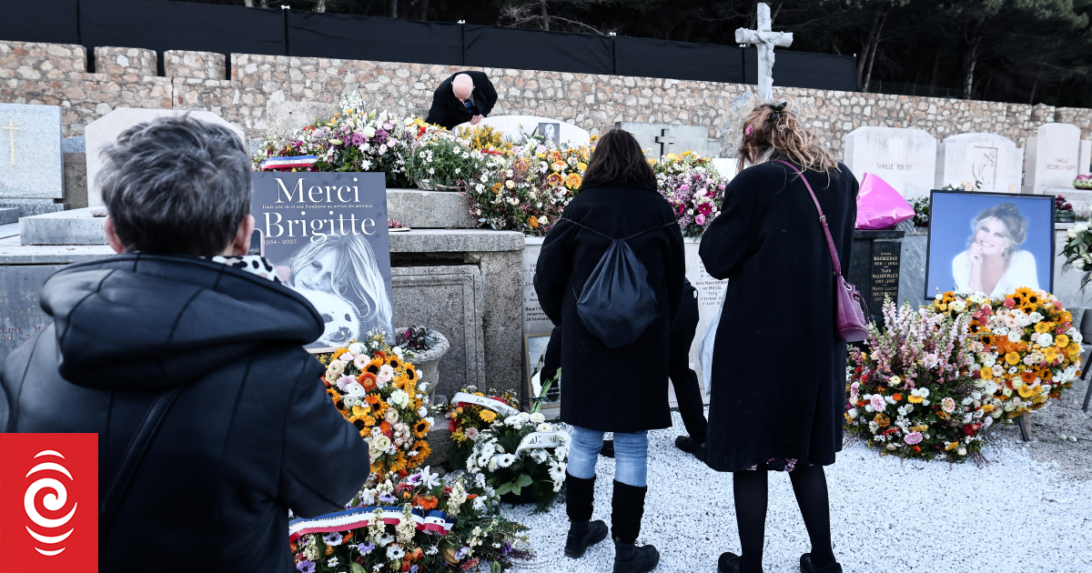 Crowds pay tribute as French cinema star Brigitte Bardot buried in Saint-Tropez