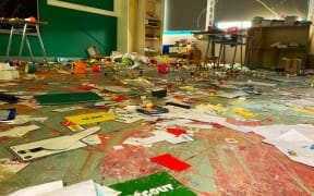 Vandalised classroom in Collège Louise-de-Greslan in Nouméa - Photo LNC