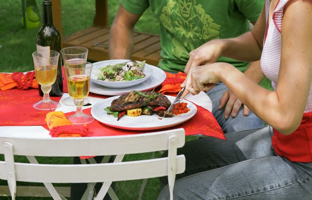 Couple eating lunch outdoors (Photo by STOCK4B GMBH / Image Source / Image Source via AFP)