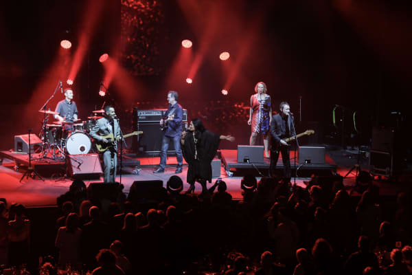 Netherworld Dancing Toys featuring Annie Crummer perform ‘For Today’ at the Silver Scrolls 2018.