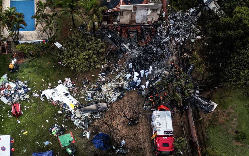 Brazil authorities recovering bodies from plane crash that killed 62 | RNZ