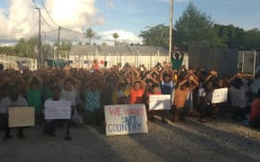 The 105th daily protest on Manus Island, 13-11-17.