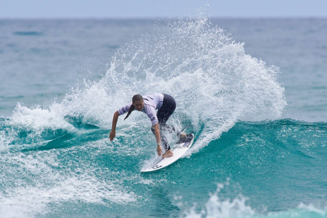 NZ Womens Surf Champ 2021 Saffi Vette out at Piha.