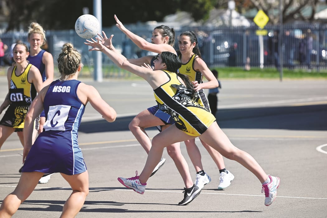 Netball HSOG v WOG - Courtney Stubbins, Ruby Westrupp