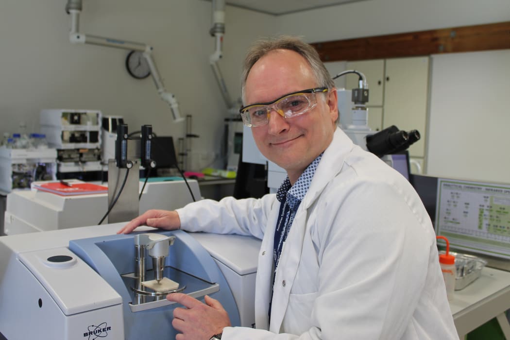 Dr Stefan Hill