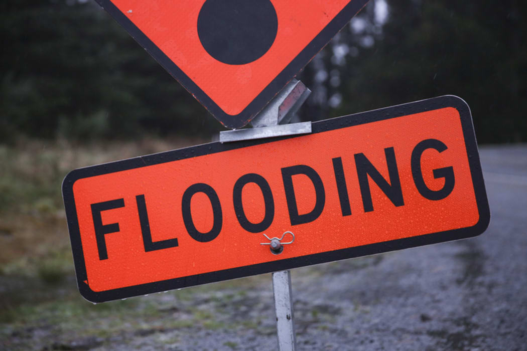 Flood sign near Rakaia Gorge.