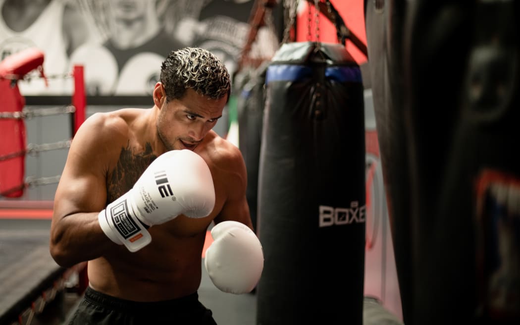 Carlos Ulberg training at Auckland City Kickboxing.