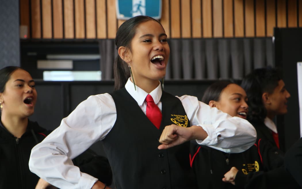 Kaea Paniora from Te Kura Kaupapa Māori o Hoani Waititi Marae, represented her kura at Ngā Manu Kōrero Tāmaki ki te Waitematā in the Korimako (Senior English) section.