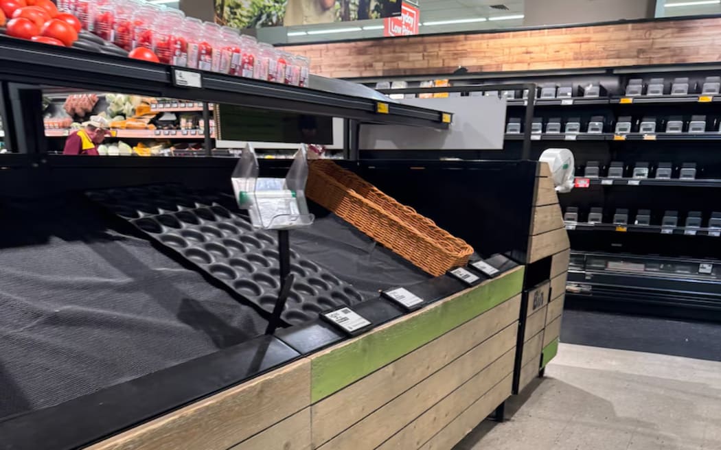Shelves are even empty in Mount Isa, almost 2,000km from where the cyclone crossed the coast. (ABC North West: Maddie Nixon)