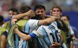 Argentina’s forward #10 Lionel Messi celebrates with teammates after his team’s third goal during the 2026 World Cup round of 16 football match between Argentina and Egypt at Atlanta Stadium in Atlanta on July 7, 2026.  (Photo by Odd ANDERSEN / AFP)