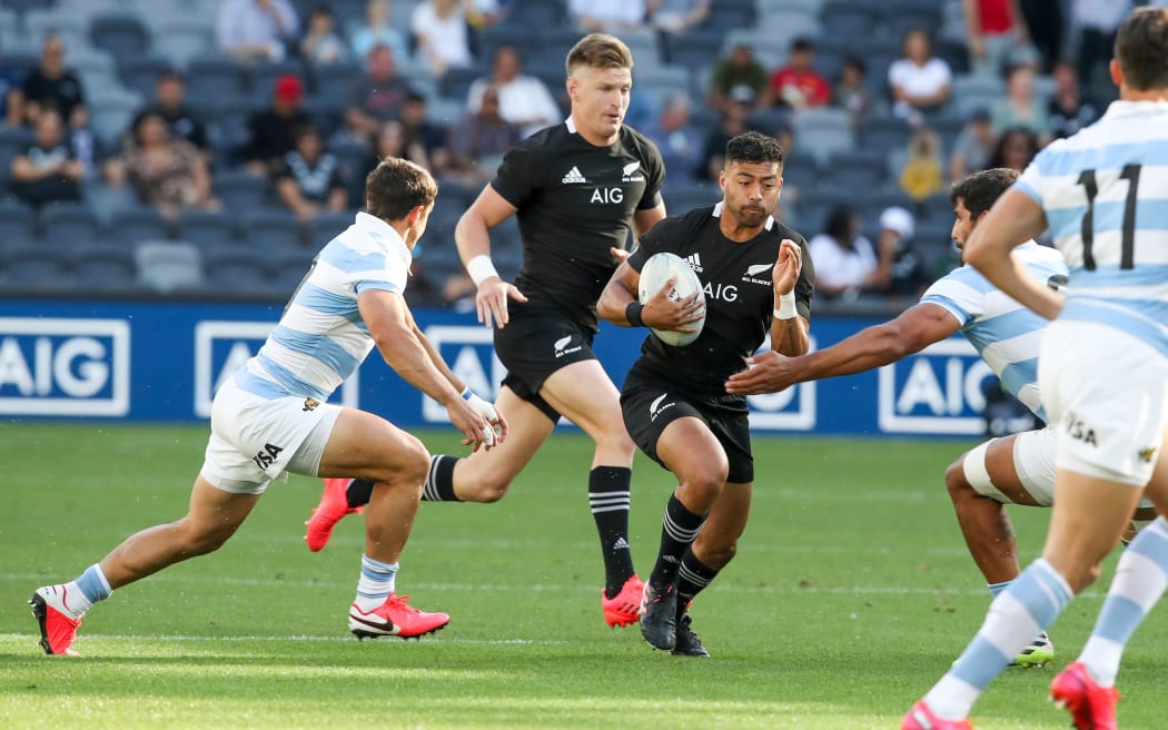 Richie Mo'unga in possession. Tri Nations rugby union test match. New Zealand All Blacks v Argentina Pumas. Bankwest Stadium, Sydney, Australia. 14th Nov 2020. Copyright Photo: David Neilson / www.photosport.nz