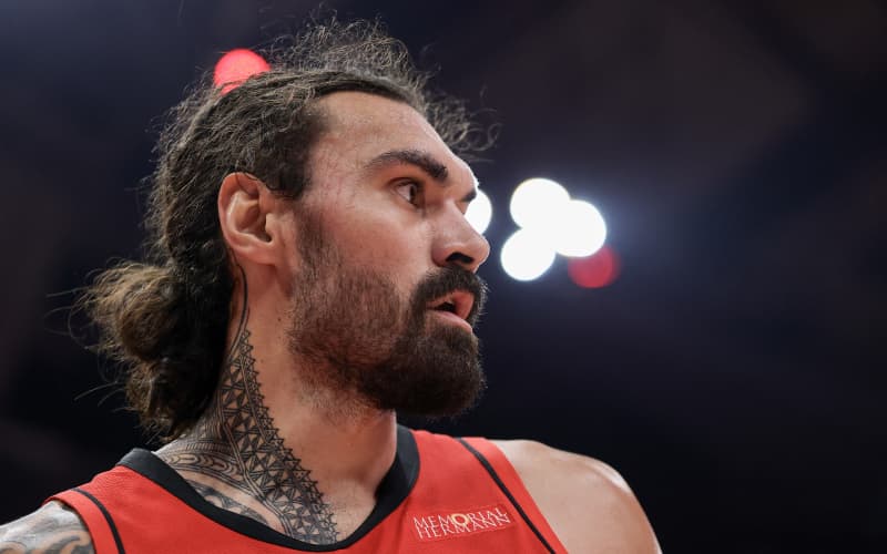 Kiwi Steven Adams reportedly re-signs with Houston Rockets | RNZ