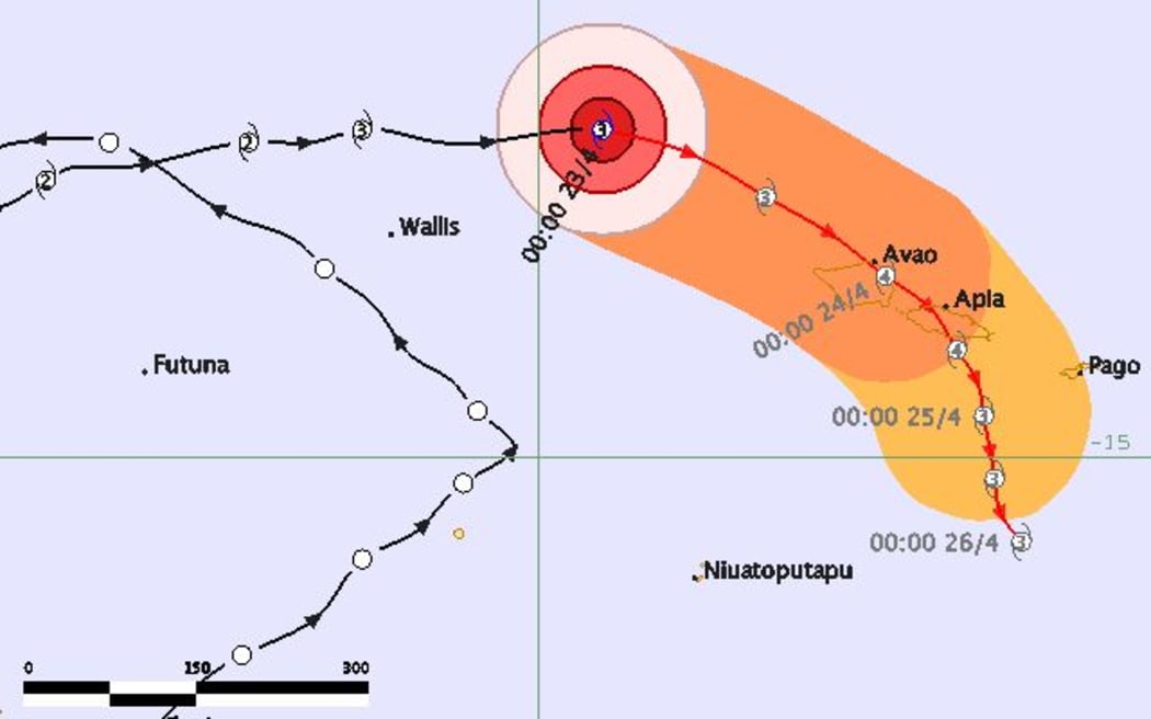 The forecast track map showing cyclone Amos going through Samoa's main island, Upolu.