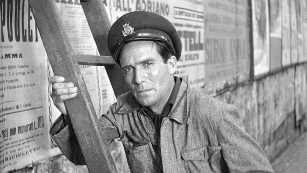Movie still from the 1948 Italian neorealist film Bicycle Thieves