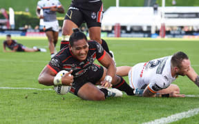 Solomone Kata scores a try for the
Warriors in their loss to Wests Tigers.