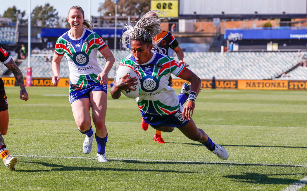 Ellia Green scores for the Warriors